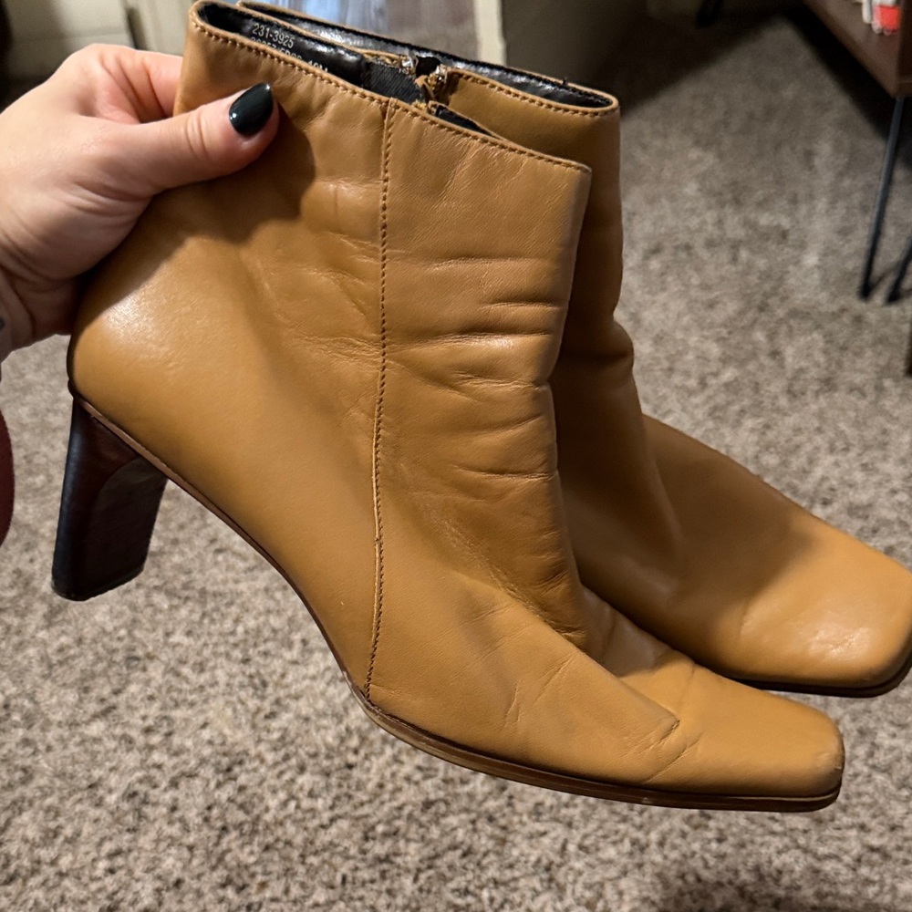 White Mountain Eros Leather Boots Tan 10M Square Toe